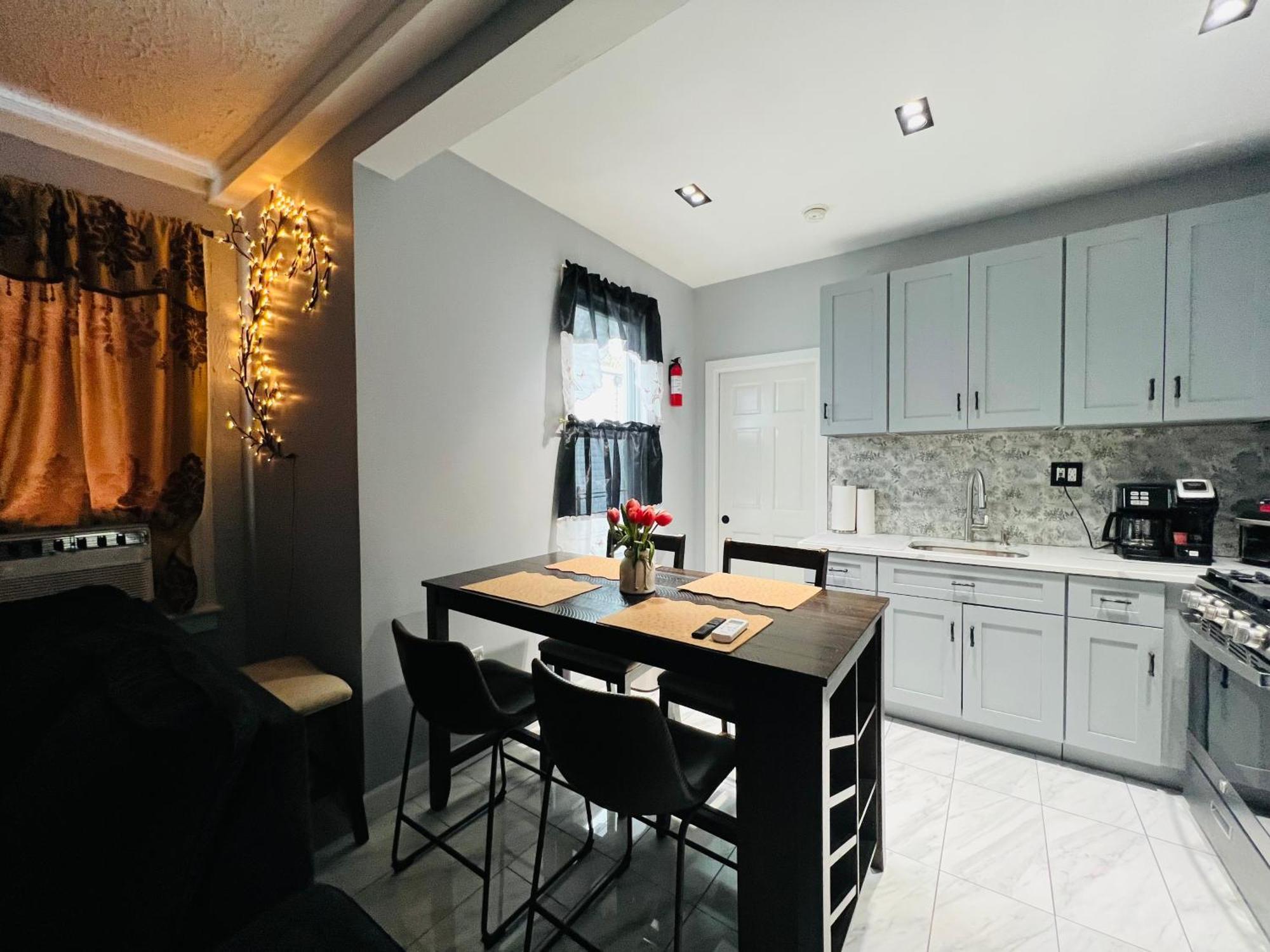 3 Bedrooms In 2Nd Floor Modern Brooklyn Home, Close To J Train Нью-Йорк Экстерьер фото